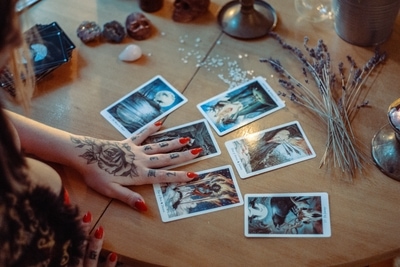 Tarot: Ele Pensou em Mim Hoje? Tire (1) Carta e Descubra!